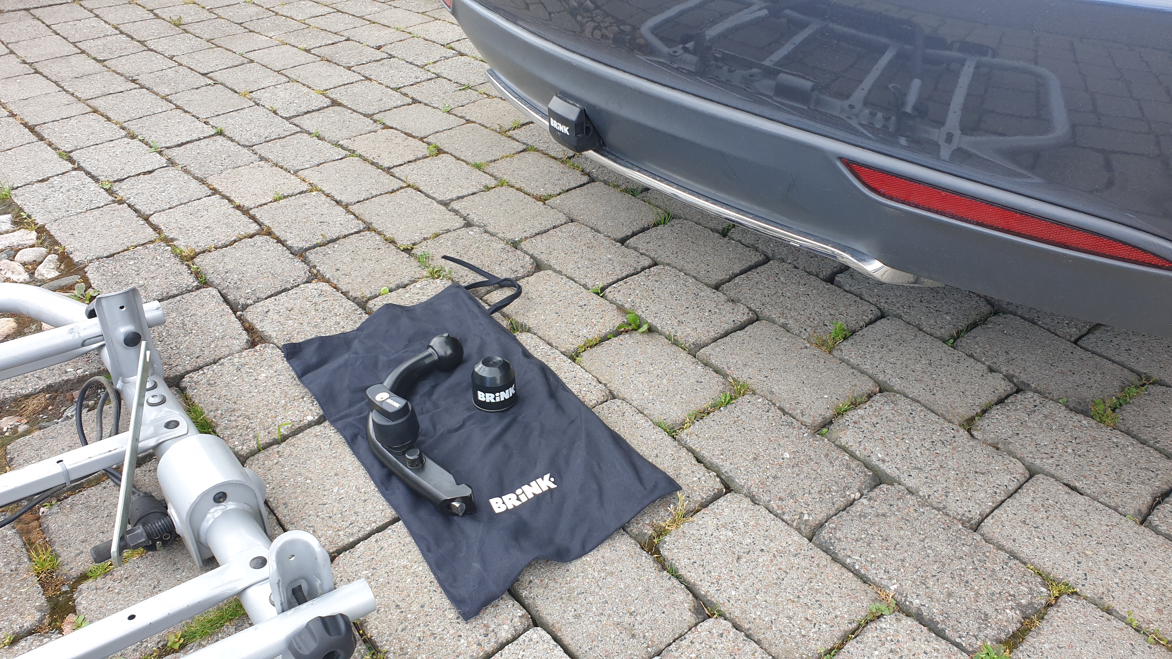 EV Repair Model S tow dragkrok pic4